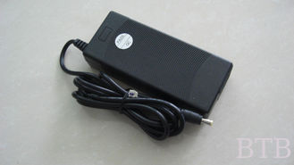 China Adaptador de escritorio de 24V 2.5A proveedor