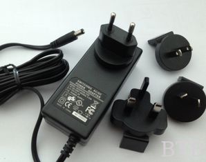 China Adaptador de alimentación por enchufe de corriente alterna intercambiable de 12 V de corriente continua 2 A proveedor