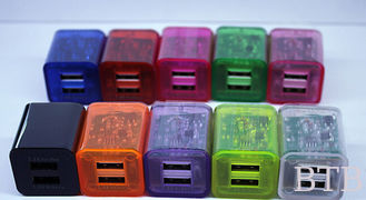 China Cargador de luz transparencia caja mini cargador conector USB indicador LED 5V1A 5V 2.1A proveedor