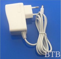 China Tipo de salida de corriente continua y uso del teléfono móvil color blanco español 5V 1A fuente de alimentación de pared proveedor