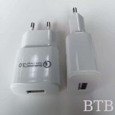 China 2016 Último diseño Alta velocidad por mayor Universal Cargador USB portátil proveedor