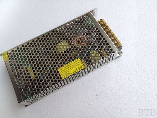 Fuente de alimentación AC a 12V 5Amp DC con homologaciones canadienses o estadounidenses para uso con luces de banda LED proveedor