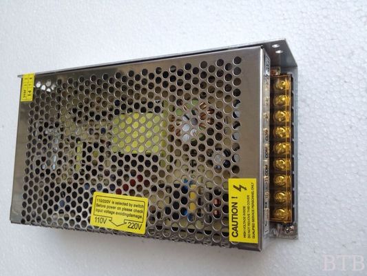 Fuente de alimentación AC a 12V 5Amp DC con homologaciones canadienses o estadounidenses para uso con luces de banda LED proveedor