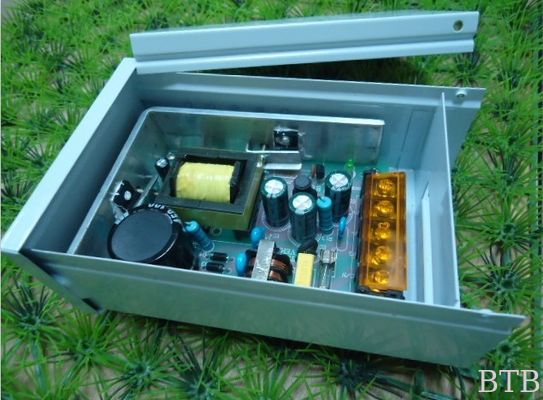 Casilla de aluminio 12V 1A 2a Fuente de alimentación a prueba de lluvia para cámara de CCTV muestra gratuita de DHL fuente de alimentación a prueba de agua proveedor