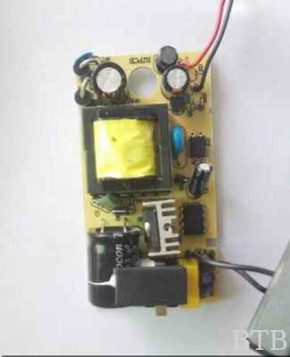 Adaptador de alimentación de conmutación 12V 2A, piezas de entrada de gran voltaje impermeable a la lluvia, con enchufe europea y estadounidense para cámara de CCTV proveedor