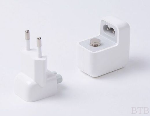 cargador de pared 5V 1.5A enchufe AC intercambiable para ipad y teléfono móvil embalaje de papel muestra gratuita y envío proveedor