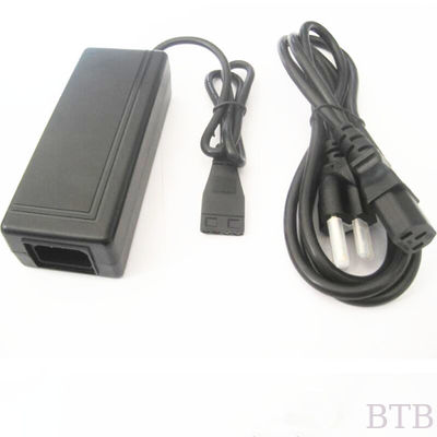 Dos salidas de +5 y +12 voltios 2000ma de alimentación con el enchufe de salida plana y un cable de alimentación de EE.UU.